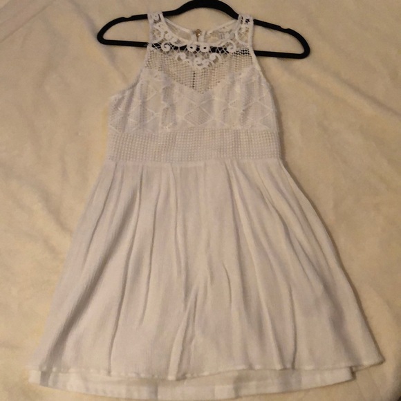 Forever 21 Dresses & Skirts - 💕Lace detailed dress